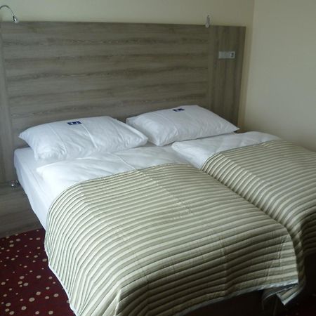 Ea Hotel Kraskov Starý Dvŭr エクステリア 写真