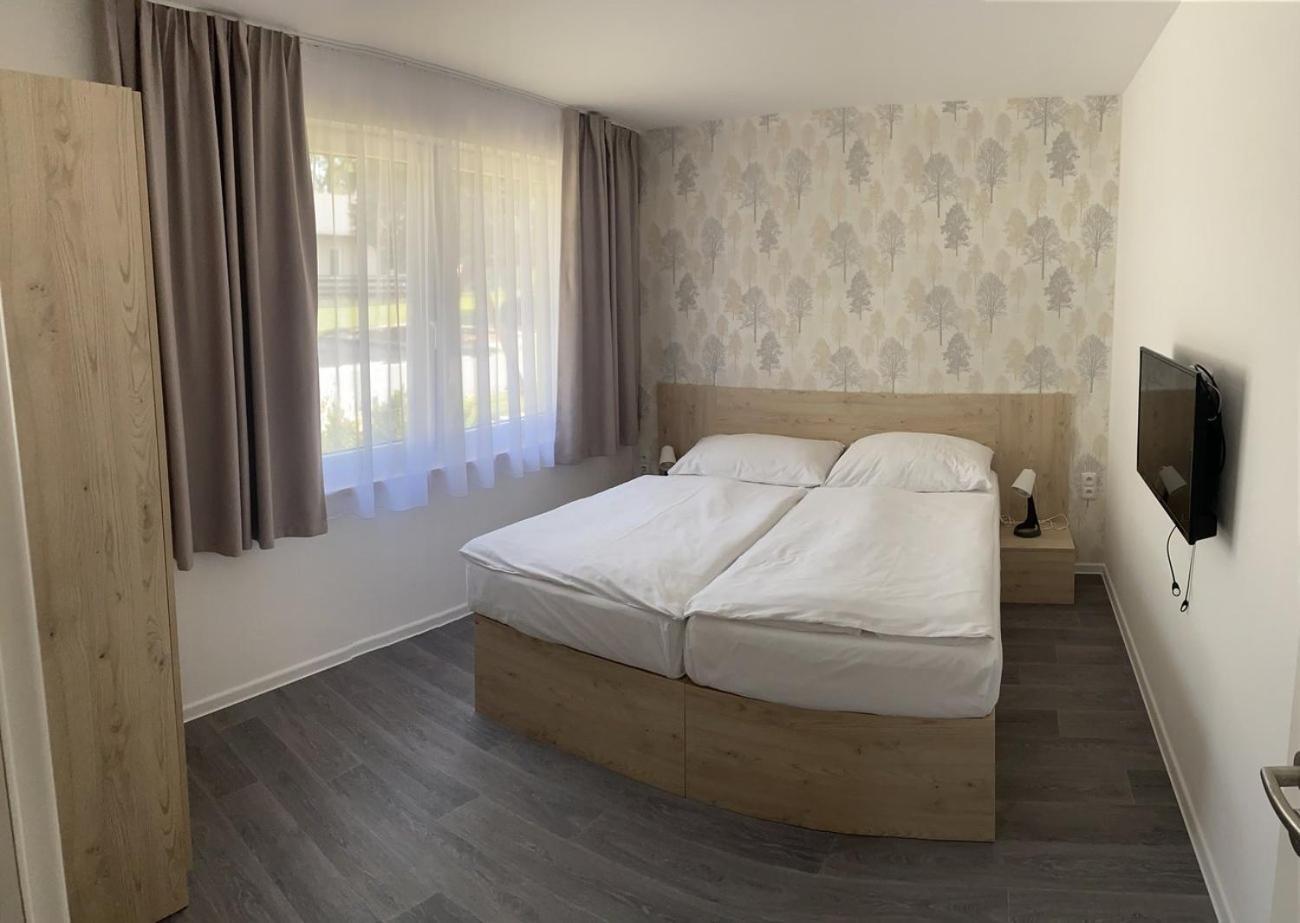 Ea Hotel Kraskov Starý Dvŭr エクステリア 写真