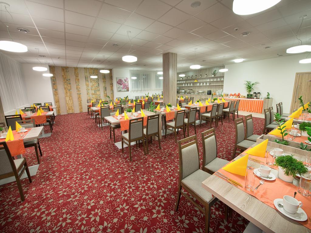 Ea Hotel Kraskov Starý Dvŭr エクステリア 写真